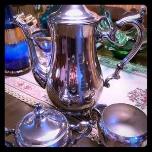 Coffee pot sugar & creamer